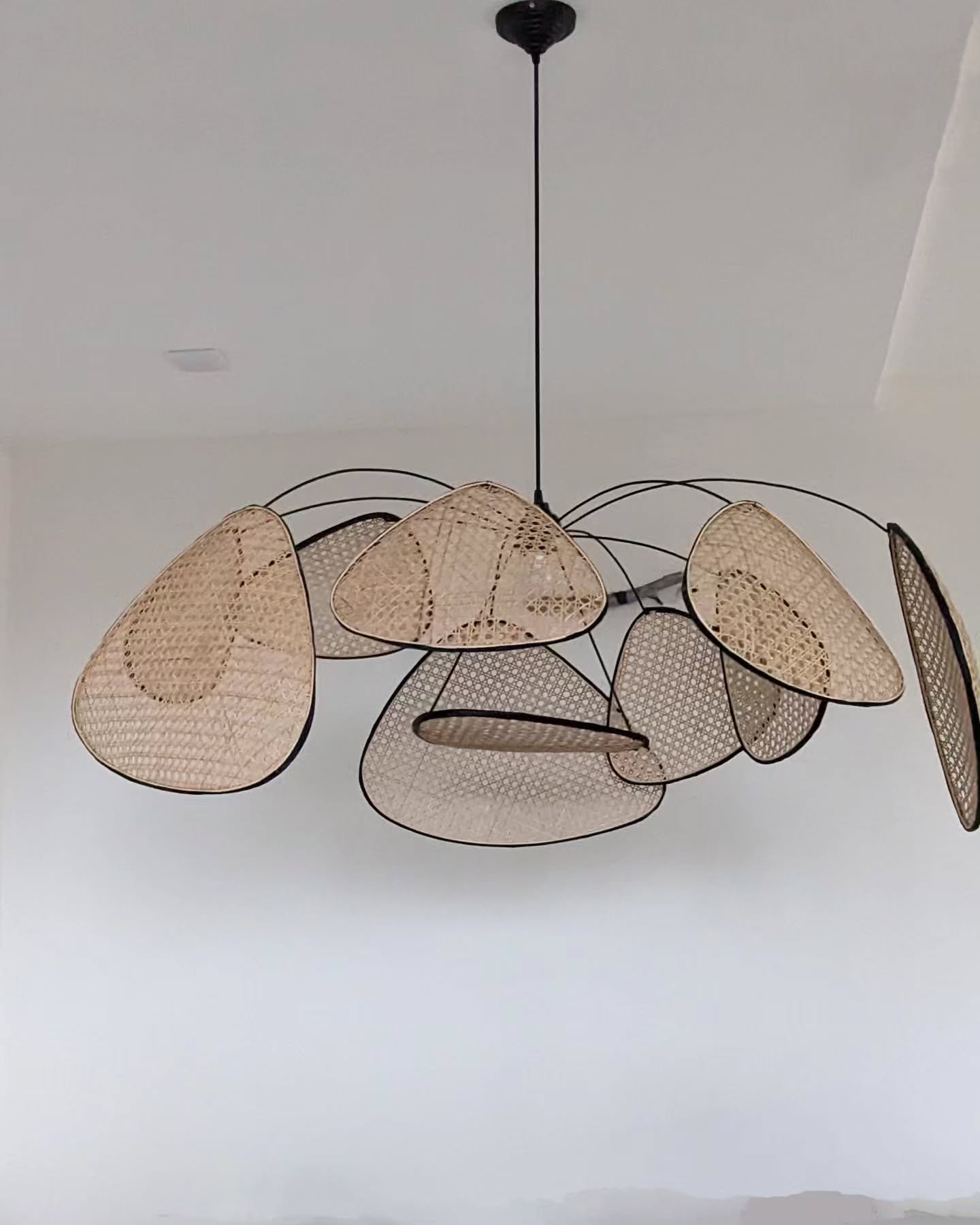 Leaf pendant light
The design’s graceful lightness and movement create a striking impact.
#rattanlights #rattanfurniture #rattan #hanginglights #interiordesign