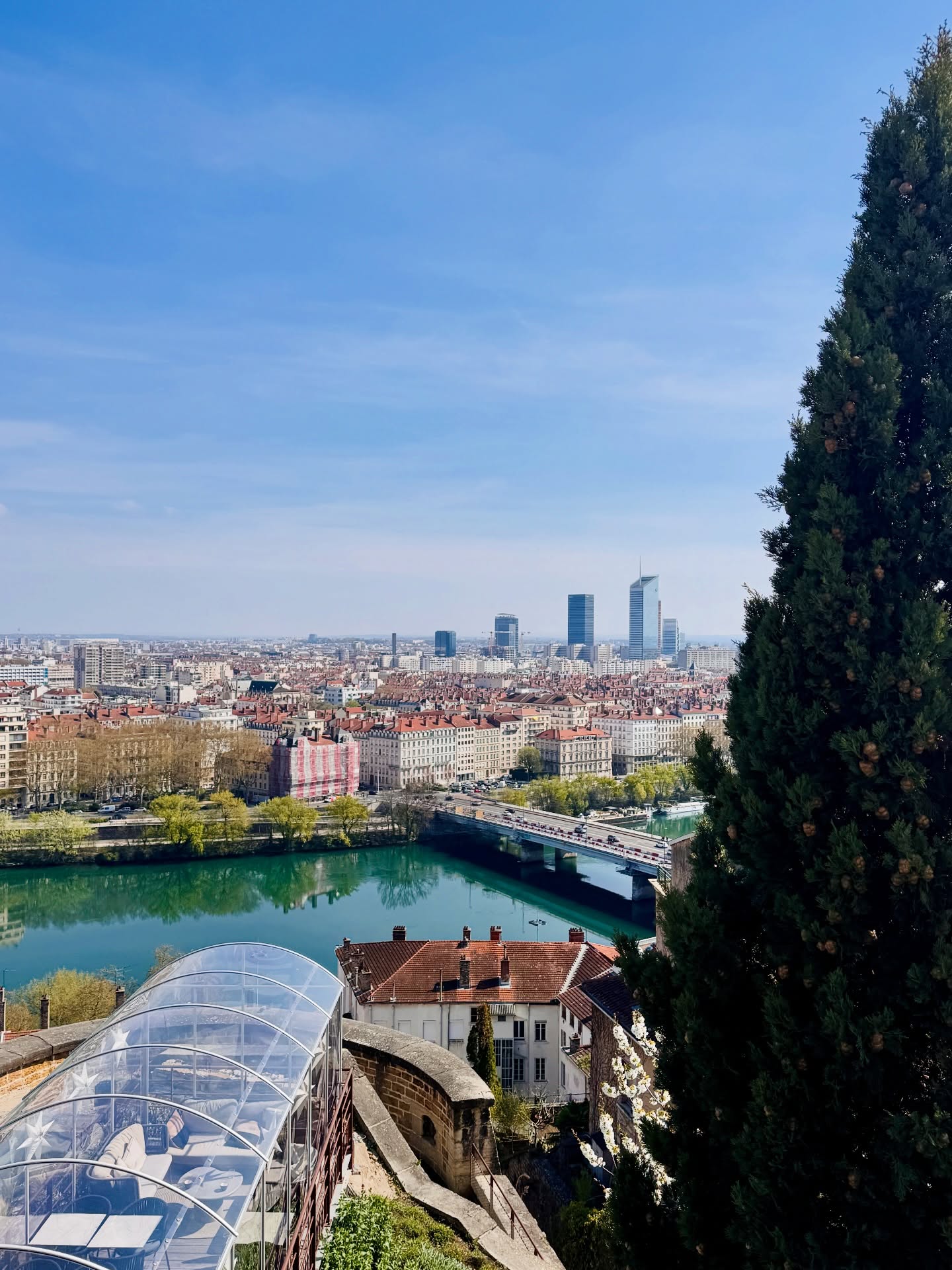 Merci au @hotelfortstlaurent pour l’accueil et une future collaboration ? 😎
#lyon #hôtel #hotellyon