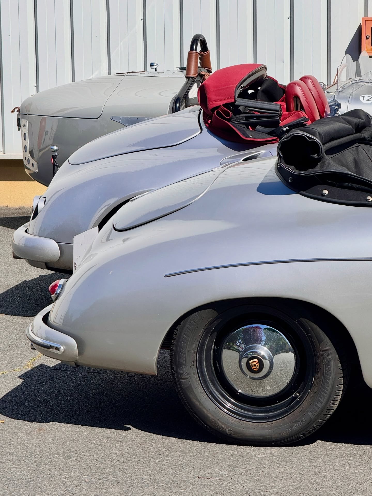 Choix difficile ce matin pour un couple de futurs mariés
Sur une envie autour du rétro , du vintage, il y avait le choix…
Mais c’est validé, ce sera la 356, Replica !
Toutes ces voitures en location chez Pure Drive
Contact par DM ou via le site, lien en bio
#voituremariagelyon #locationvoitures #mariagelyon