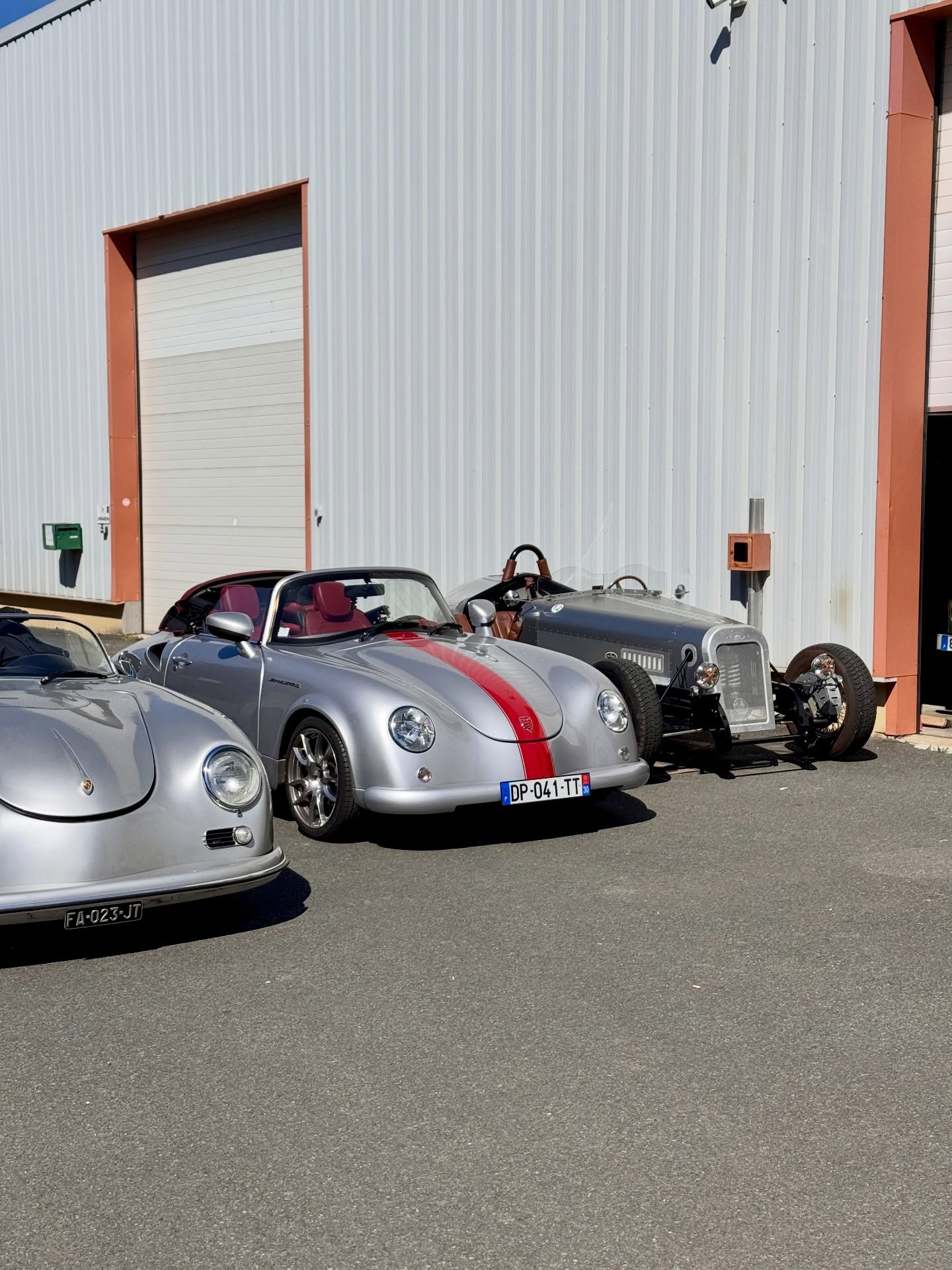 Choix difficile ce matin pour un couple de futurs mariés
Sur une envie autour du rétro , du vintage, il y avait le choix…
Mais c’est validé, ce sera la 356, Replica !
Toutes ces voitures en location chez Pure Drive
Contact par DM ou via le site, lien en bio
#voituremariagelyon #locationvoitures #mariagelyon