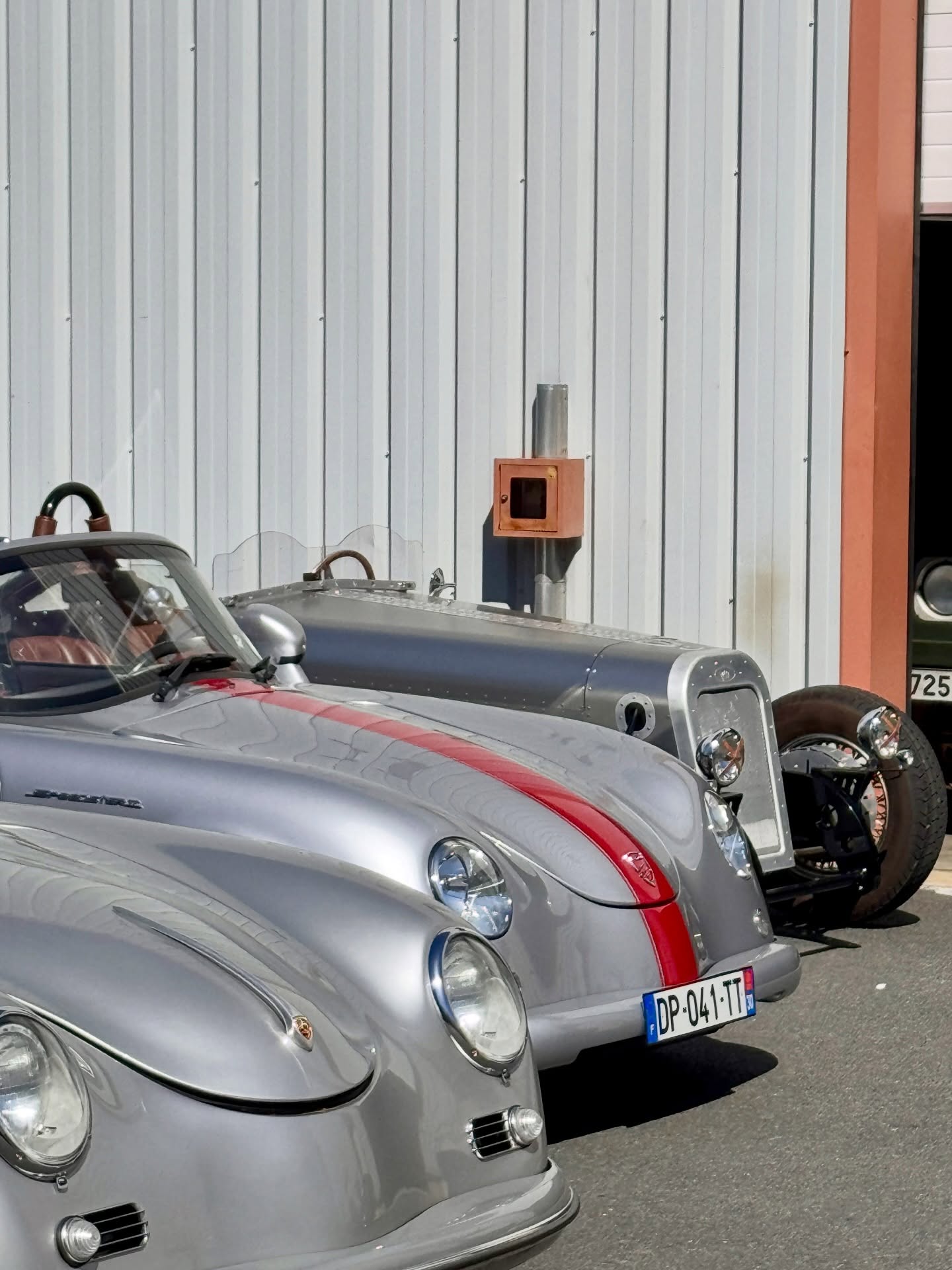 Choix difficile ce matin pour un couple de futurs mariés
Sur une envie autour du rétro , du vintage, il y avait le choix…
Mais c’est validé, ce sera la 356, Replica !
Toutes ces voitures en location chez Pure Drive
Contact par DM ou via le site, lien en bio
#voituremariagelyon #locationvoitures #mariagelyon
